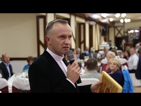 Отець Василь Баглей дуже гарно привітав молодят на весіллі Чудова і повчальна історія