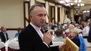 Отець Василь Баглей дуже гарно привітав молодят на весіллі. Чудова і повчальна історія.