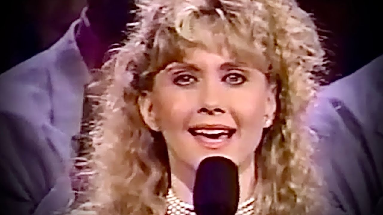 Olivia Newton-John - Christmas in Washington 1989, performing Rocking and Silent Night