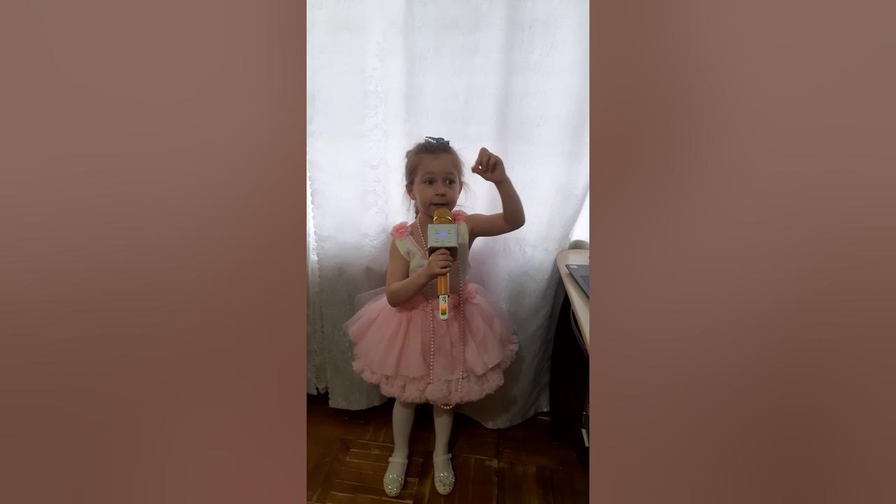 Я возьму у мамы бусы. А я возьму у мамы бусы. я возьму у мамы бусы надену чёрные чулки. как зовут девочку в ролике про бусы. песня а я возьму у мамы бусы надену черные чулки.