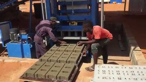 Conmach BlockKing-12MS Block and Interlock Making Machine during Double T type Interlock Production