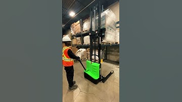SST15G Electric Pallet Stacker in Action