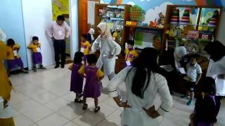 Lirik up and down and shake, shake, shake Song children at TK Cerdas Cendekia Sariwangi