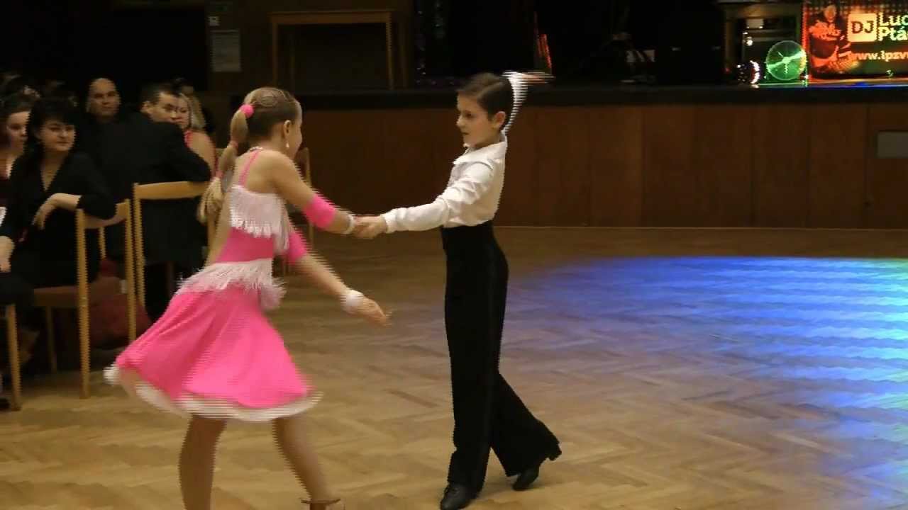 Vystoupení v Dubňanech, Filip a Klára, latinsko-americké tance.wmv - YouTube