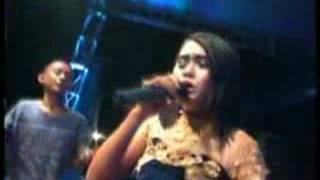 Download Lagu Sayang -  Yuli Kwek Kwek MP3