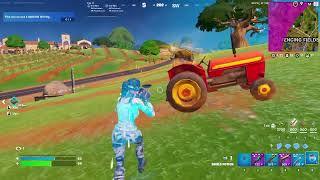 PLAYING FORTNITE BATTLE ROYALE(LAGGED AT THE END