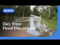 Hundreds evacuated from Daly River as floodwaters rise at the community | ABC NEWS