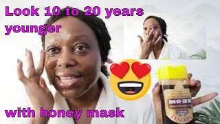 HONEY FACE: WOMEN'S SECRET TO LOOKING HALF THEIR AGE