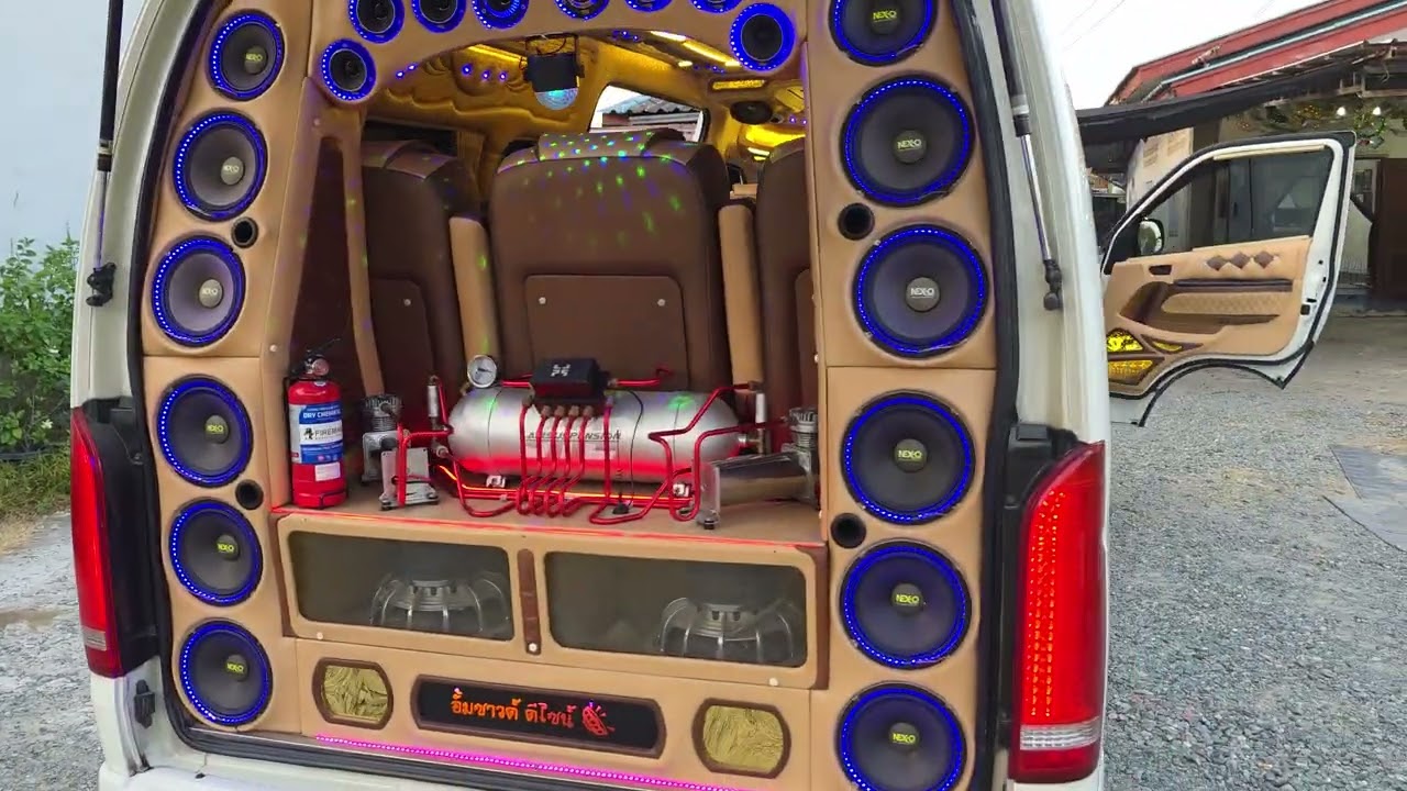 รถตู้ COMMUTER 3.0 ดีเซล ปี2014 ป้ายฟ้าแท้กำเนิด เข้าใหม่อีกลำครับ พร้อมลงราคาวันจันทร์นี้นะครับ