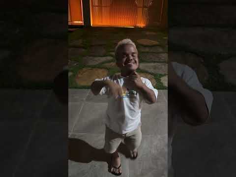 Tirullipa chamando o Junim anão pra dar um perdido na casa do Wesley Safadão