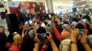 Download Rizky Febian - Kiss Me Quick At Grand Galaxy Park Mall Video MP3 Rizky Febian - Kiss Me Quick At Grand Galaxy Park Mall