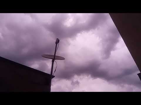 Vídeo: Um Residente Da Cidade Canadense De Londres Fotografou Um OVNI Em Uma Nuvem Negra De Tempestade - Visão Alternativa