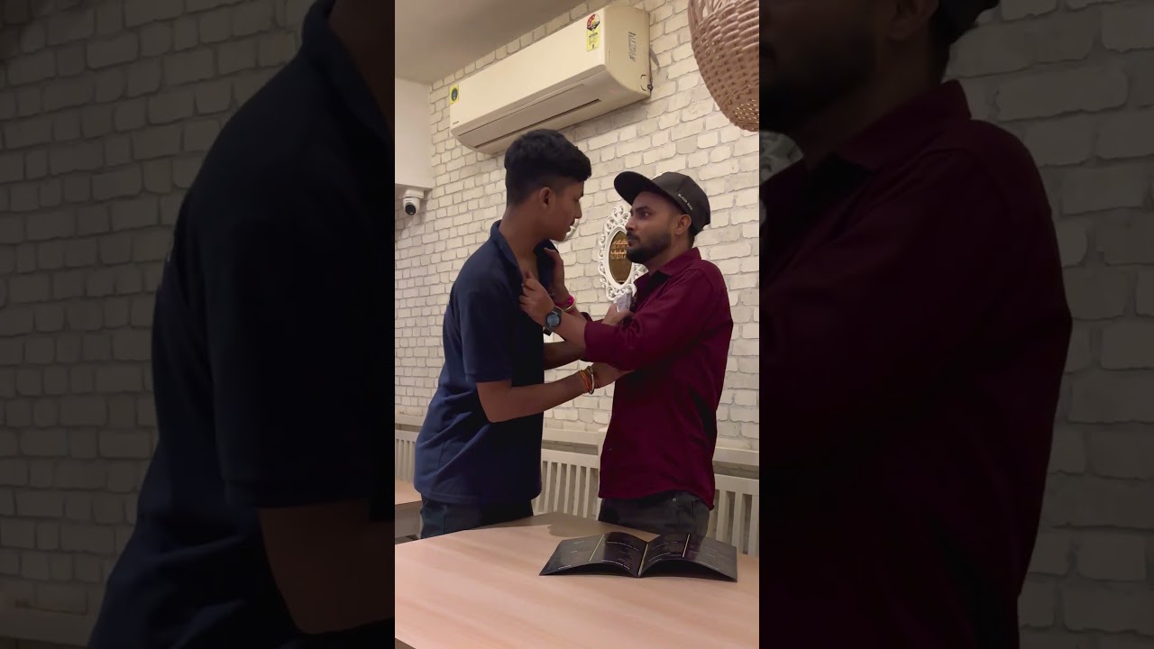 Dogs fight in restaurant 