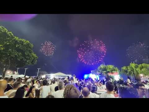 Maior show de drones da América Latina com fogos de artifício na #virada2024 em Balneário Camboriú