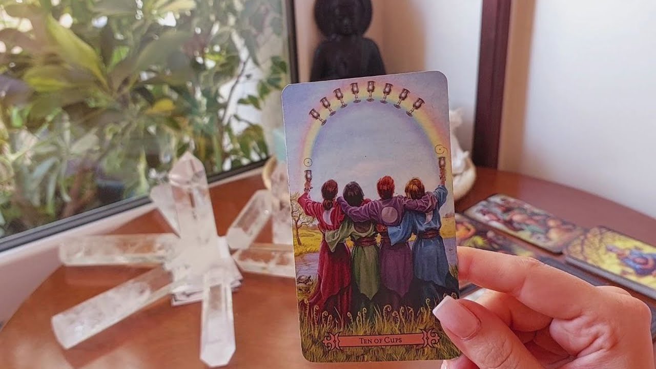 فال تاروت الهام - اسم و مشخصات کسی که به شما کراش داره