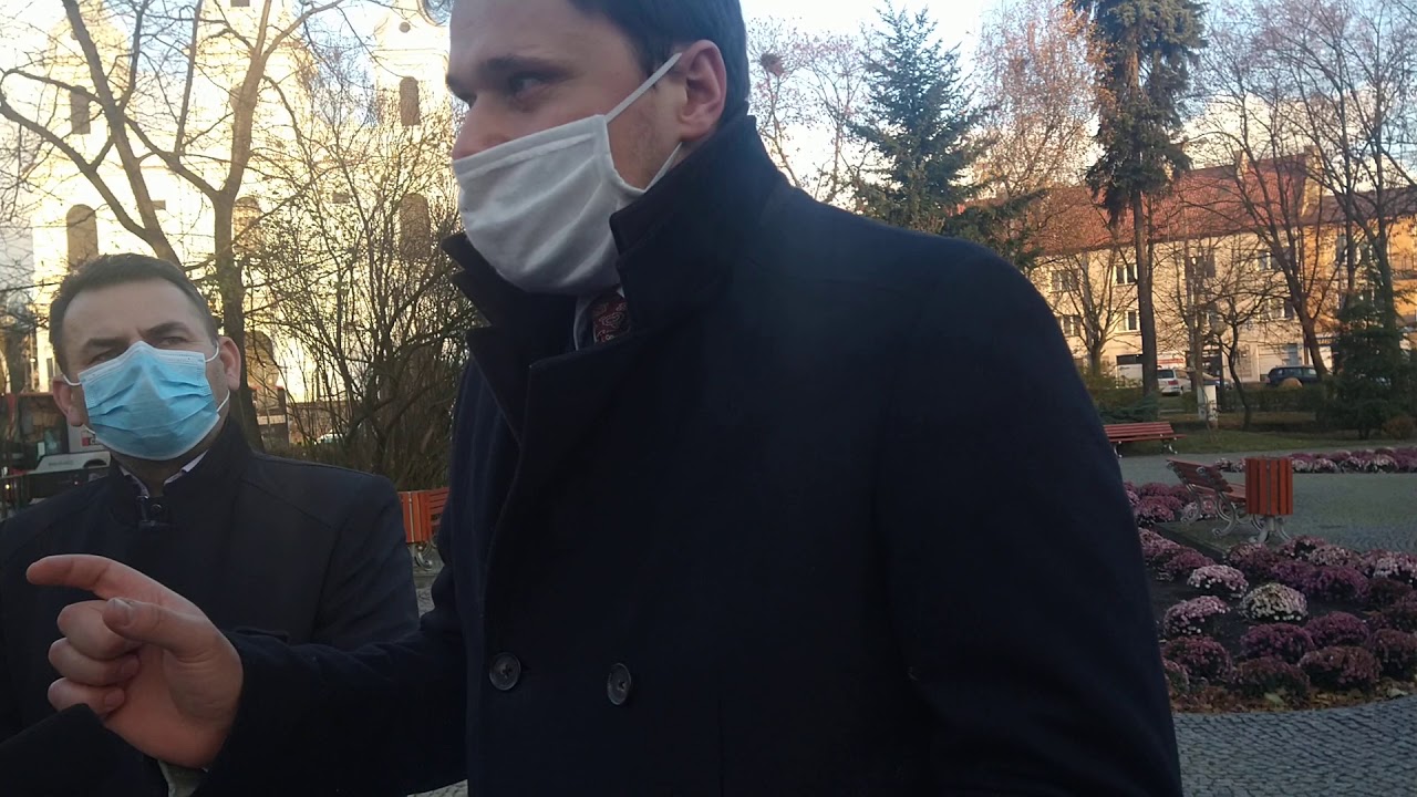 Konferencja prasowa wicewojewody łódzkiego Krzysztofa Cieciòry w Radomsku