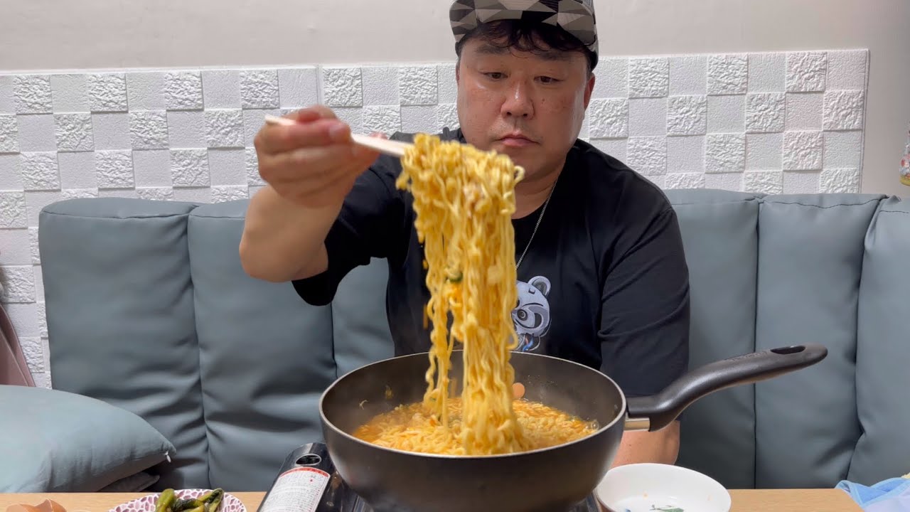 라면이랑 열무김치 조합!! 맛있게 먹어보겠습니다