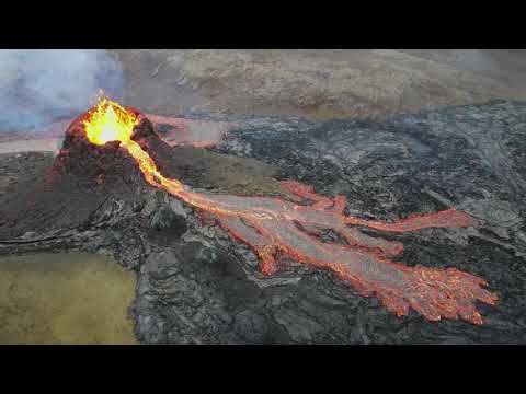 Video: Volcano Islannissa maabrändinä