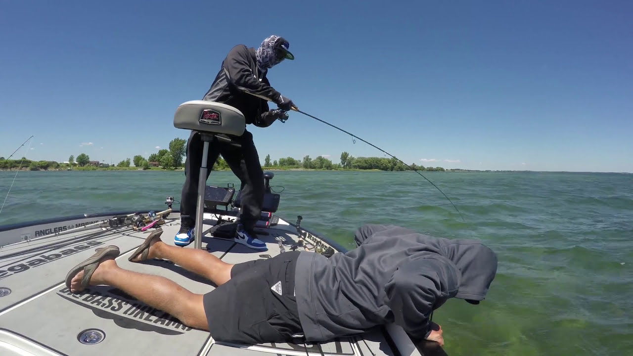 megabass vision 110 Big Smallmouth Dreams Part 6 - Afternoon Session on Lake Ontario