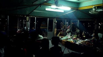 Trên sông Hương ngắm cầu Trường Tiền về đêm.