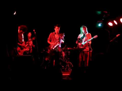 Wagtale - Threadbare (Live at the Yorkshire House '09)