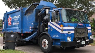 Republic Services Autocar ACX Heil 7k Garbage Truck