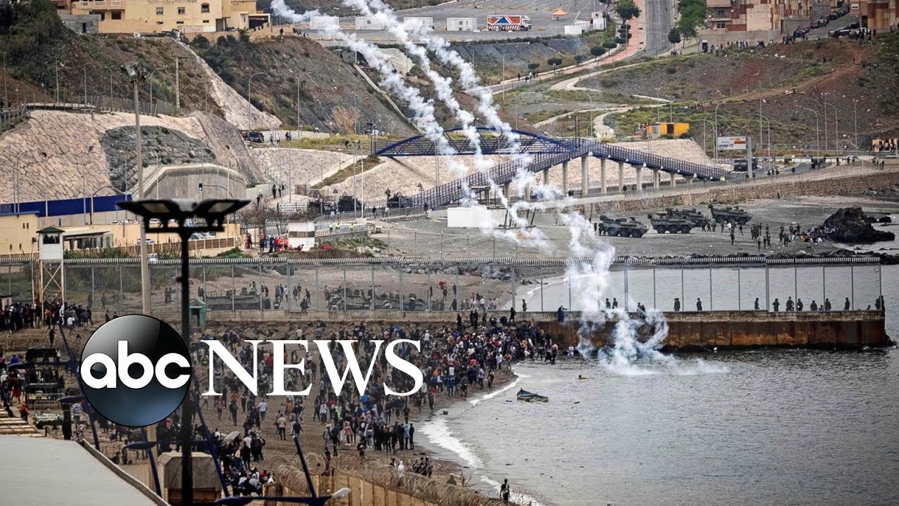 Migrants, COVID-19 and monks: World in Photos, May 18
