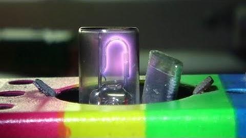 How a Fluorescent starter works.  VERY exciting