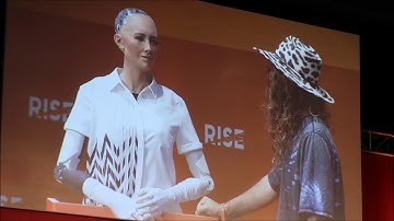 Robot Debate Sophia & Han, Hongkong 2017