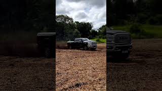 DODGE RAM 4X4 HACIENDO TROMPITO