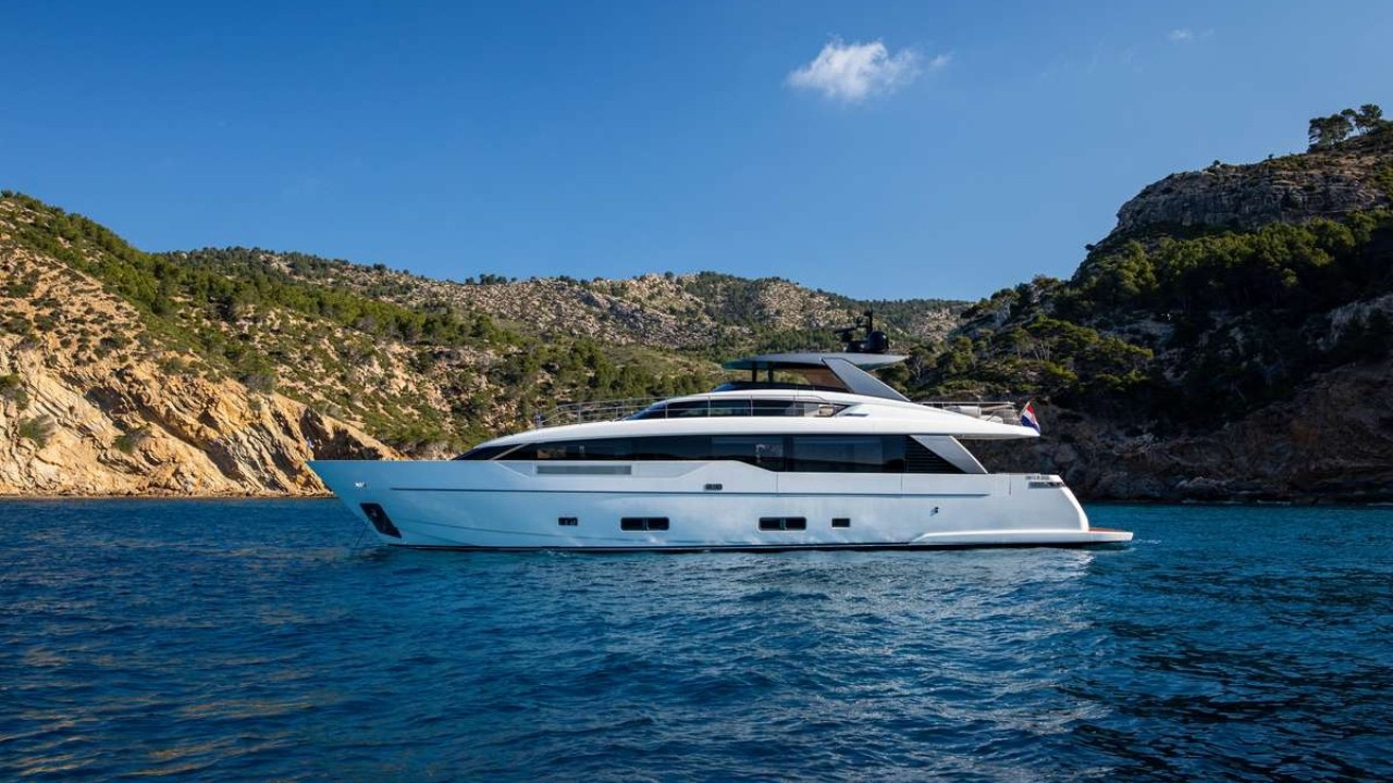 ⁣Motor Yacht Seven