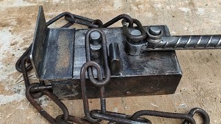 It's amazing that this welder invented a chain printing tool just from scrap metal