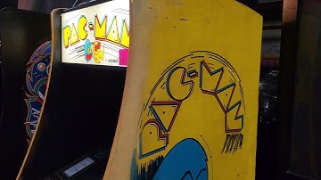 Lot #13 Original Classic Retro Vintage Pacman Arcade w CRT