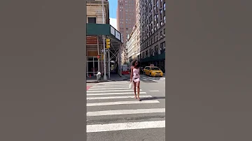 I Got To Live My Sex And The City Dreams During Nyfw Fashionblogger Fashionstyle Fashionhack 