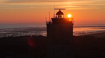 Zonsondergang boven West-Terschelling | Omroep Lennard 2025