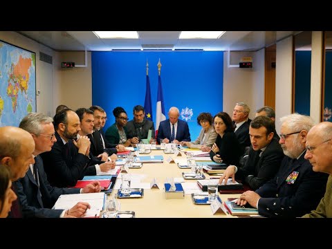 en-direct-:-emmanuel-macron-préside-des-réunions-exceptionnelles-face-à-l'épidémie-de-coronavirus