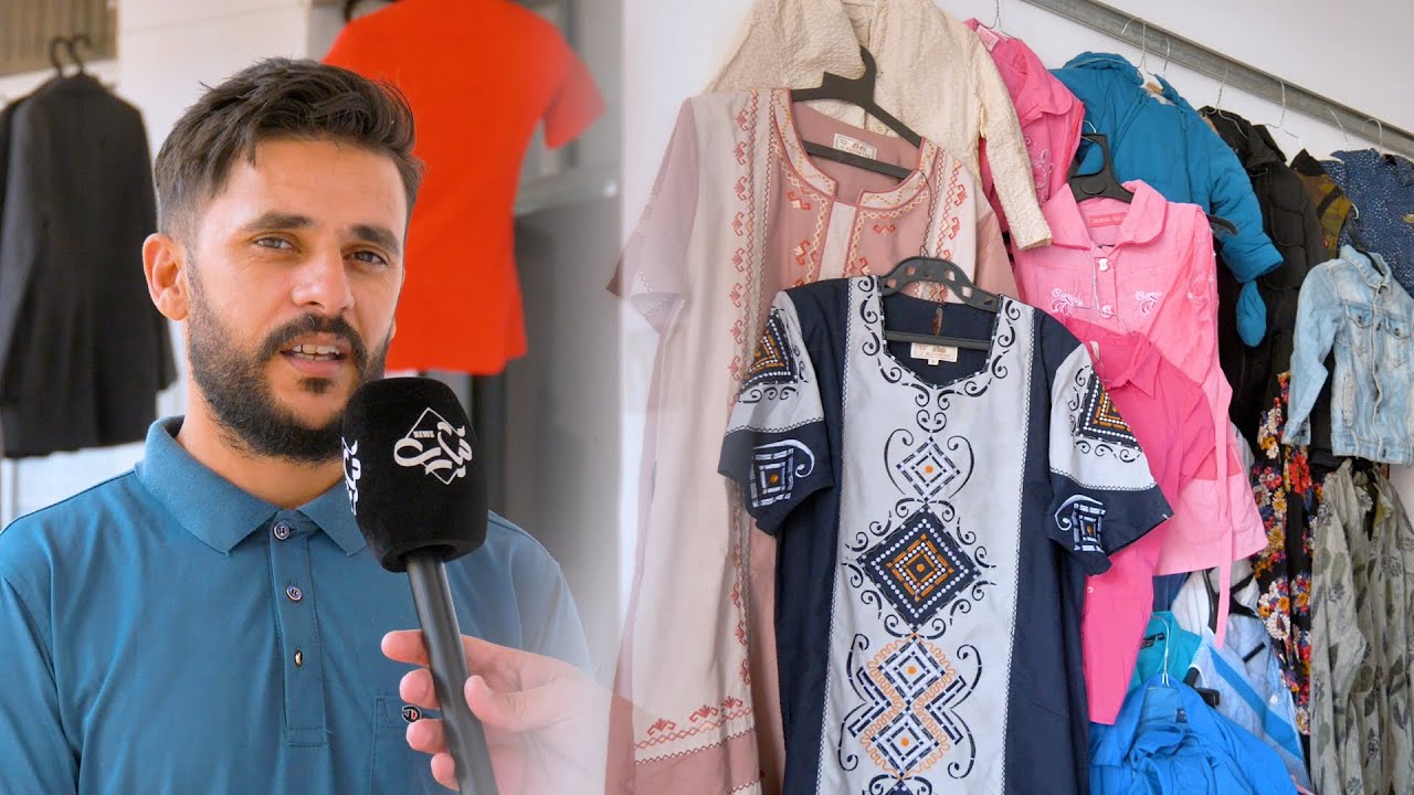 صانع المحتوى محمد محوز يقوم لمبادرة توزيع الملابس المستعملة على المعوزين في محل مخصص يحفظ كرامتهم