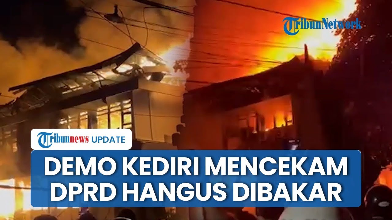 Kediri Mencekam! Gedung DPRD Hangus Dibakar Massa Pendemo setelah Ricuh di Mapolres