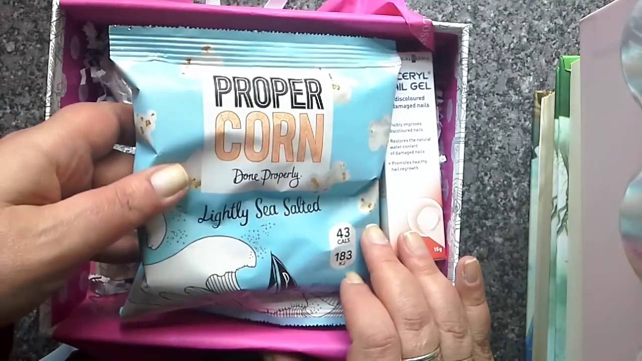 GLOSSYBOX UK May 2016 unboxing