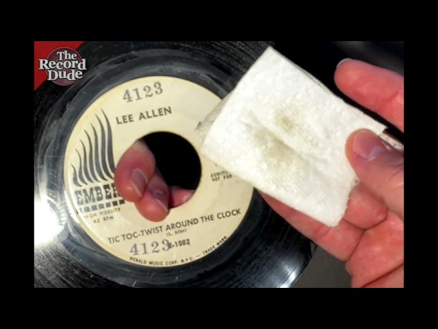 45rpm Record CLEANING TIPS u0026 TRICKS! / August 2021 / TheRecordDude class=