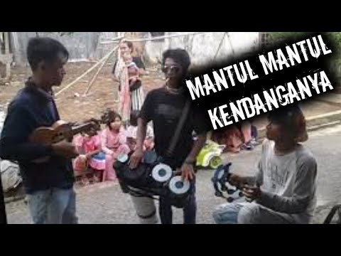 [PENGAMEN VIRAL] Raja Kendang Jalanan Beraksi, Pecahkan Musik Dengan Kendang Paralon