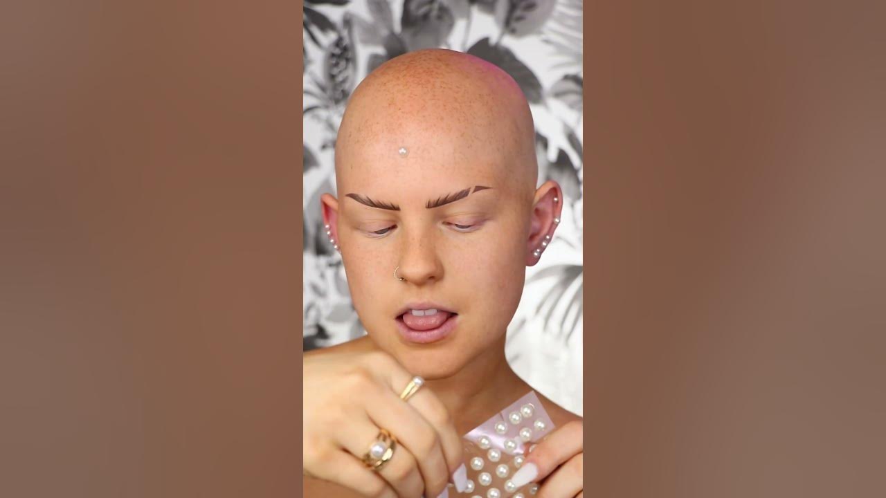 Glueing pearls to my head… WAIT WHAT JUST HAPPENED Glueing pearls to my head… WAIT WHAT JUST HAPPENED