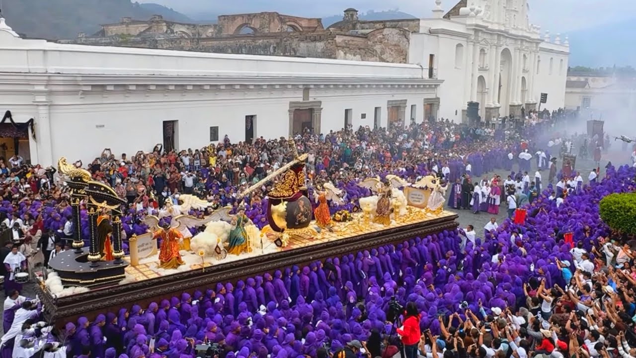 MULTITUDINARIO PASO POR CATEDRAL - Procesión Jesús de San Bartolo y Virgen de Dolores, 2025