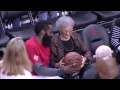 Harden poklonio loptu navijačici za stoti rođendan (VIDEO)