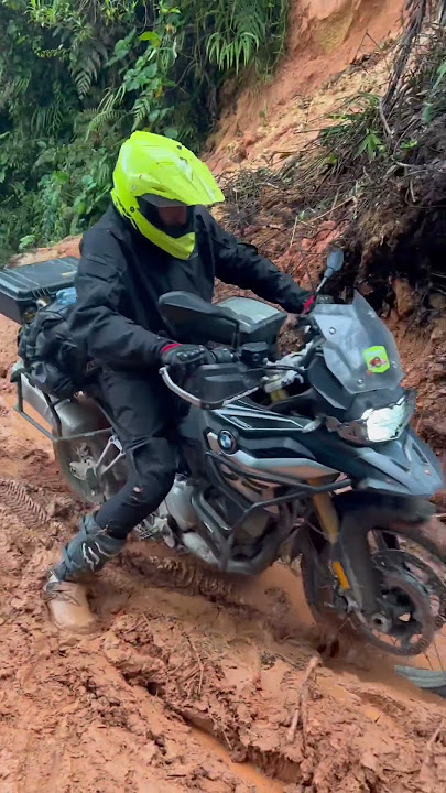 Red clay mud in Colombia 🇨🇴 @MotoDreamer #motorcycles #offroad #advrider #adventures #adventure