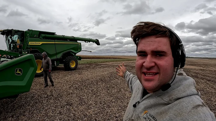 John Deere X9 Combine Vs S790 Combine