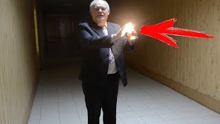 Шок профессор физики показал запрещены опыт с........... Шок профессор физики показал запрещены опыт с...........