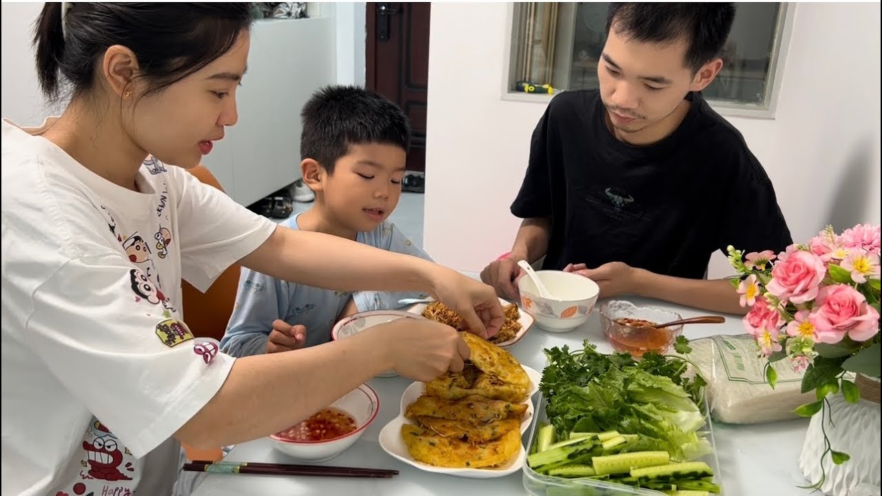 Chồng Trung Phụ Vợ Làm Bánh Xèo ,Bây Giờ Làm Quen Rồi Mà Ngon 😋