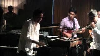 Glenn Fredly ft. Indra Lesmana - Mobil Balap @ Mostly Jazz 03/12/11 [HD]