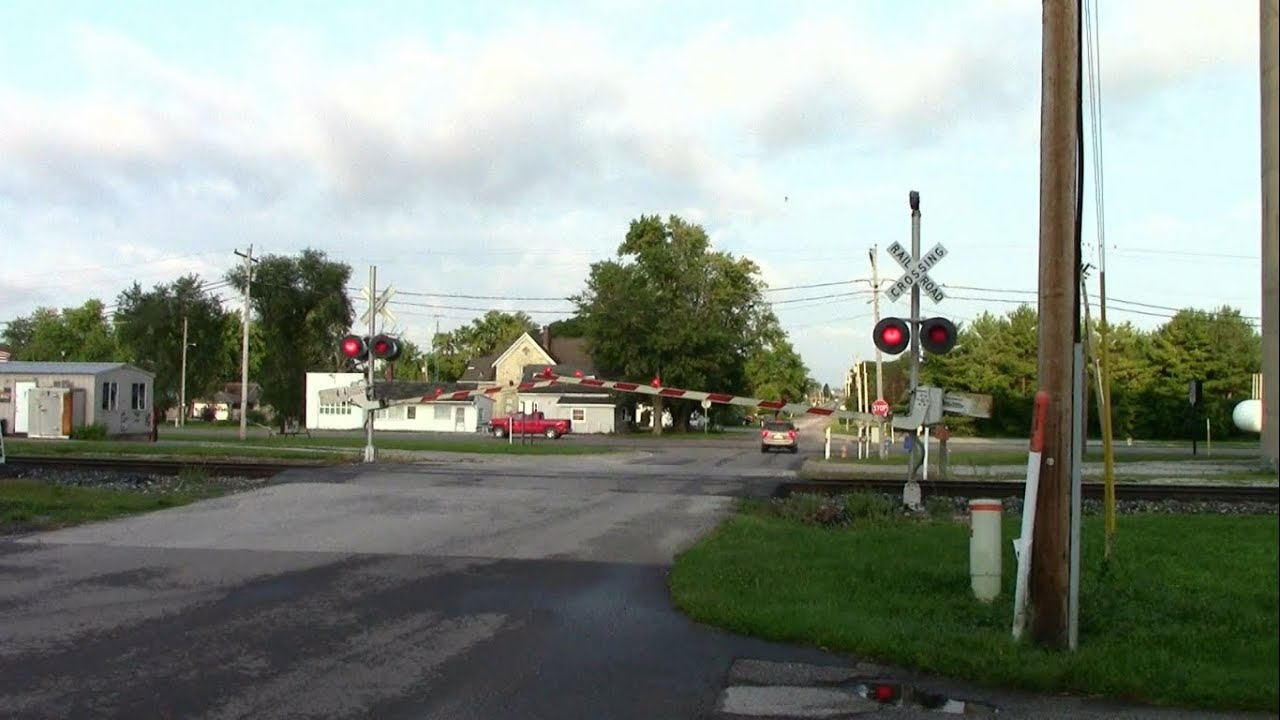 Walnut Street Railroad Crossing - CSX P051 w/ AMTK 201 and AMTK 78 in ...